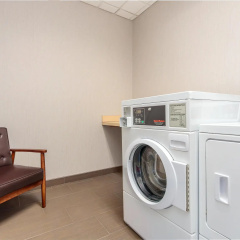 Hampton Inn & Suites Parkersburg Downtown thumbnail 33