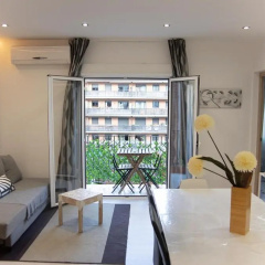 Sagrada Familia Apartment thumbnail 2