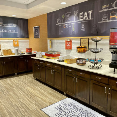 Hampton Inn & Suites Deland thumbnail 32