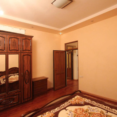 FlatsInYerevan - Apartments on Tpagrichner Street thumbnail 3