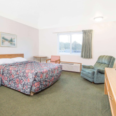 Super 8 by Wyndham Escanaba thumbnail 4