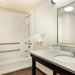 Hampton Inn & Suites Camp Springs/Andrews AFB thumbnail 9
