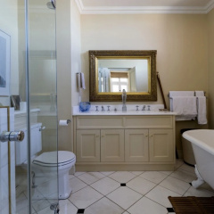 The Majestic Apartment thumbnail 10