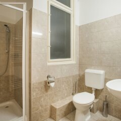 Baross City Hotel in Budapest, Hungary from 83$, photos, reviews - zenhotels.com bathroom photo 3