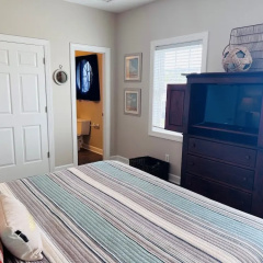 Sunny Times 4 Bedroom Home by RedAwning thumbnail 4