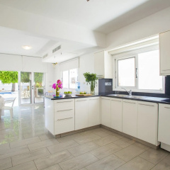 Sunset Beachfront Villa Meneou thumbnail 22