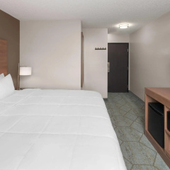 Baymont by Wyndham Oshkosh Airport thumbnail 20