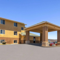 Super 8 by Wyndham Dodge City thumbnail 2