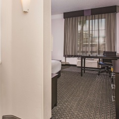 La Quinta Inn & Suites by Wyndham Las Vegas Summerlin Tech - Bild 6