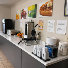 Econo Lodge Inn & Suites Santa Rosa South