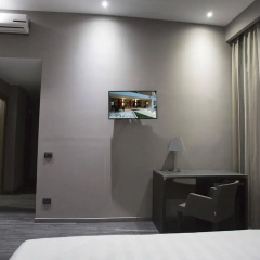 9V9 Hotel thumbnail 30
