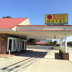 Sunset Manor Motel thumbnail 1