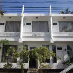 White Surfing Beach Resort