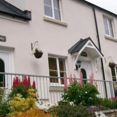Gower Accommodation thumbnail 1