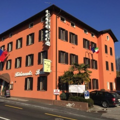 listing card gallery
