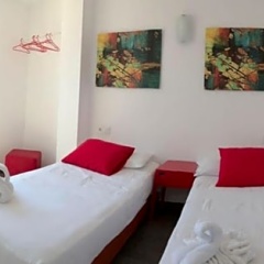 New Art Hostel Albergue Juvenil - Bild 7