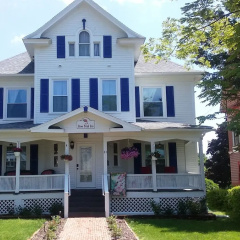 The Rose Petal Inn Bed & Breakfast thumbnail 1