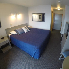 Cascade Creek Inn & Charters thumbnail 6