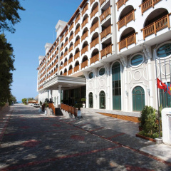 Quattro Beach Spa & Resort Hotel - Bild 1