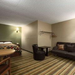 Super 8 by Wyndham Blackwell thumbnail 10