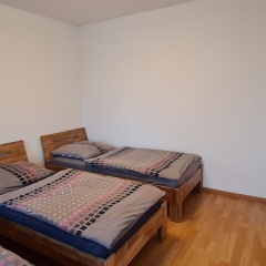 Features of Good And Night - Bild 2