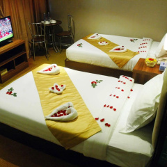 Sunny Holiday Hotel thumbnail 35