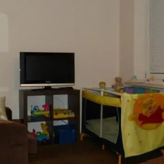 Maple Leaf Apartment thumbnail 3