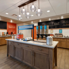Hampton Inn & Suites Milwaukee West