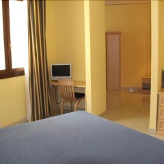 Yacht Marina Hotel thumbnail 2