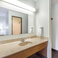 Super 8 by Wyndham Gallipolis Pt Pleasant Area thumbnail 5