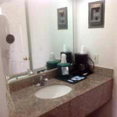 Hamilton Inn thumbnail 9