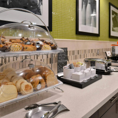 Hampton Inn & Suites Dallas Market Center thumbnail 40