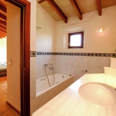 Semi Detached Country House with Large Swimming Pool near Beach & Nice Village - Bild 7