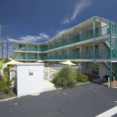 The Shangri La Motel thumbnail 1