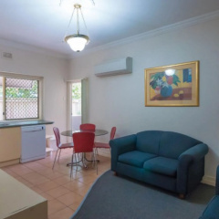 Hampton Court Apartments thumbnail 12