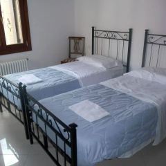 Sweet Venice - rooms & apartments thumbnail 22