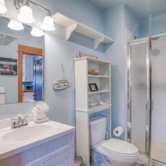 Pacific City Beach House in Pacific City, United States of America from 662$, photos, reviews - zenhotels.com bathroom