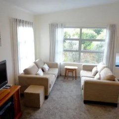 The Olive Grove Suite thumbnail 2