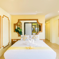 ROYAL PINEAPPLE HOTEL | A Welcome to Wealth and Good Fortune - Bild 1