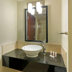 Days Inn & Suites by Wyndham Milwaukee