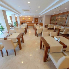 Mom Hotel - Bild 16