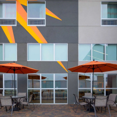 La Quinta Inn & Suites by Wyndham Perry thumbnail 12