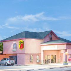 Super 8 by Wyndham San Angelo thumbnail 1