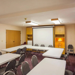 OYO Hotel Markle IN I-69 thumbnail 13