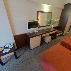 Mom Hotel - Bild 6