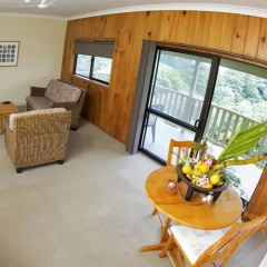 The Bounty Lodge thumbnail 5