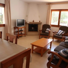Laura-29A - pretty holiday property with garden and private pool in Calpe thumbnail 2