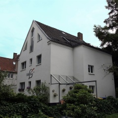 listing card gallery