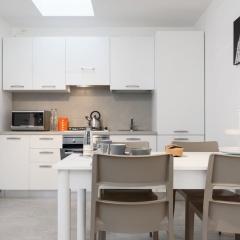 Hintown - Marina's White Apartment thumbnail 11