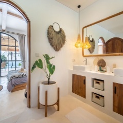 NEW ! Stunning 4BR Jungle View Villa in Lovina - Bild 5